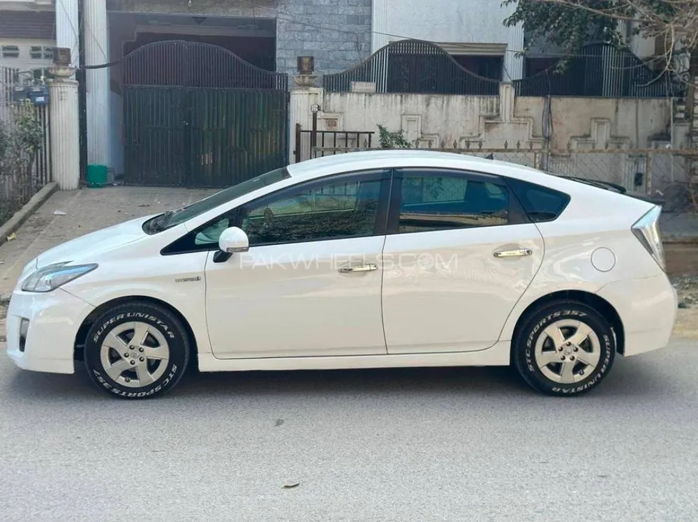 Toyota Prius 2010 for Sale in Swabi Image-1