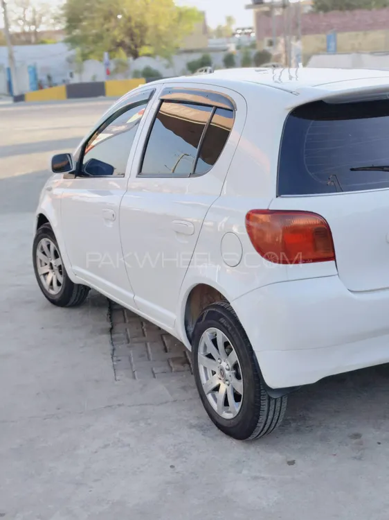 Toyota Vitz 2000 for Sale in Swabi Image-1