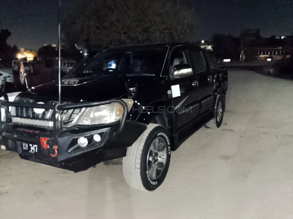 Toyota Hilux 2011 for Sale in Karachi Image-1