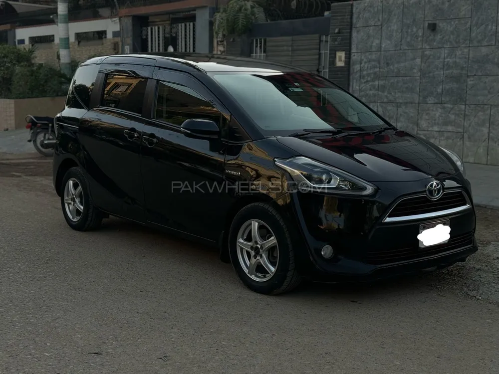 Toyota Sienta 2017 for Sale in Karachi Image-1