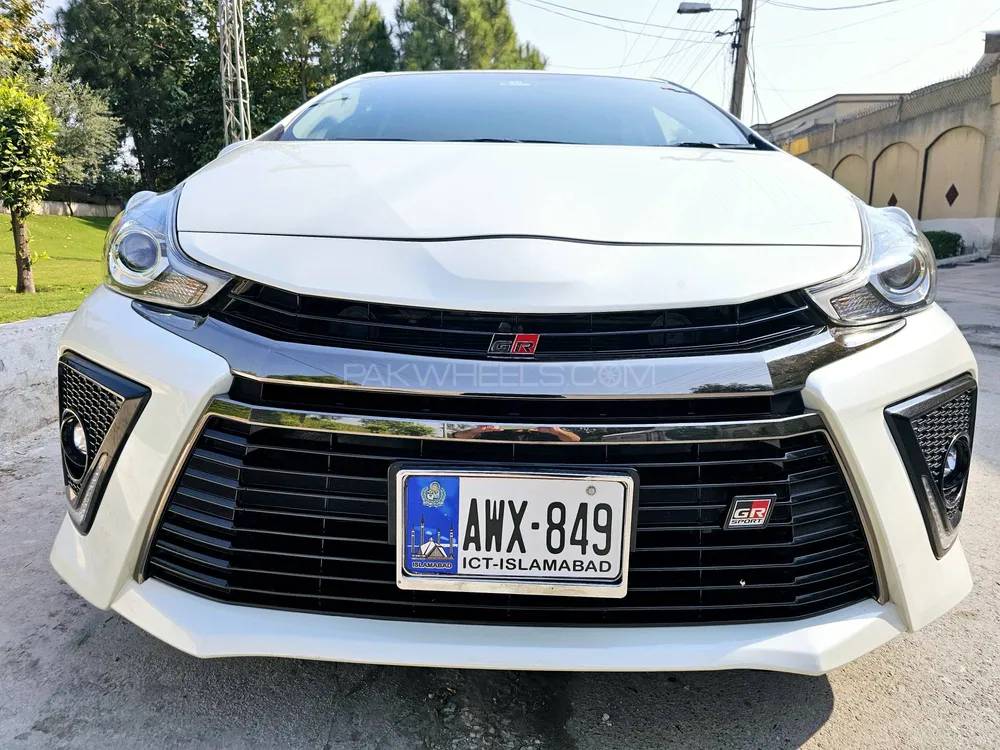 Toyota Prius Alpha 2018 for Sale in Peshawar Image-1