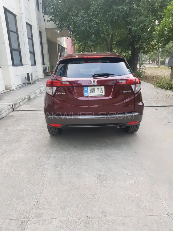 Honda Vezel 2015 for Sale in Islamabad Image-1