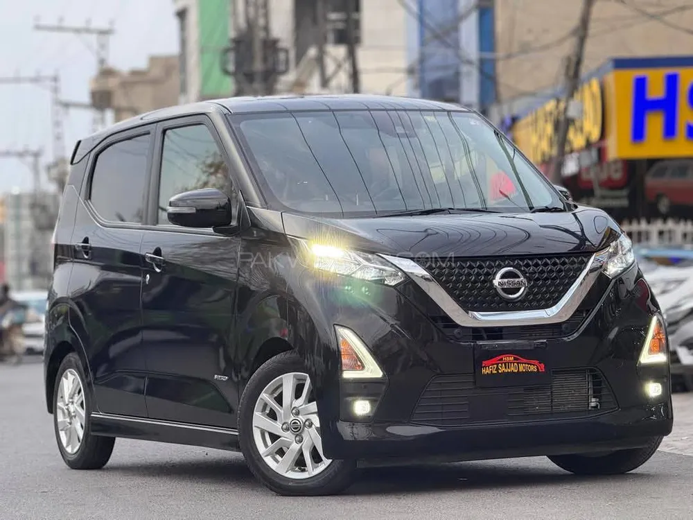 نسان ڈیز 2022 for Sale in لاہور Image-1