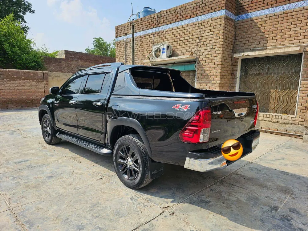 Toyota Hilux 2021 for Sale in Multan Toyota Hilux 2021 for Sale in Multan Image-9
