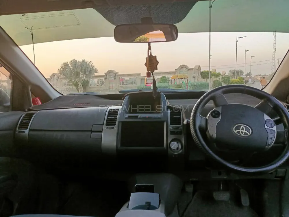 Toyota Prius 2010 for Sale in Bahawalpur Toyota Prius 2010 for Sale in Bahawalpur Image-9