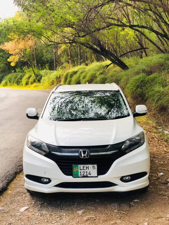 Honda Vezel 2015 for Sale in Islamabad Image-1