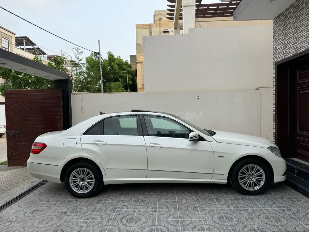 Mercedes Benz E Class 2011 for Sale in Karachi Image-1