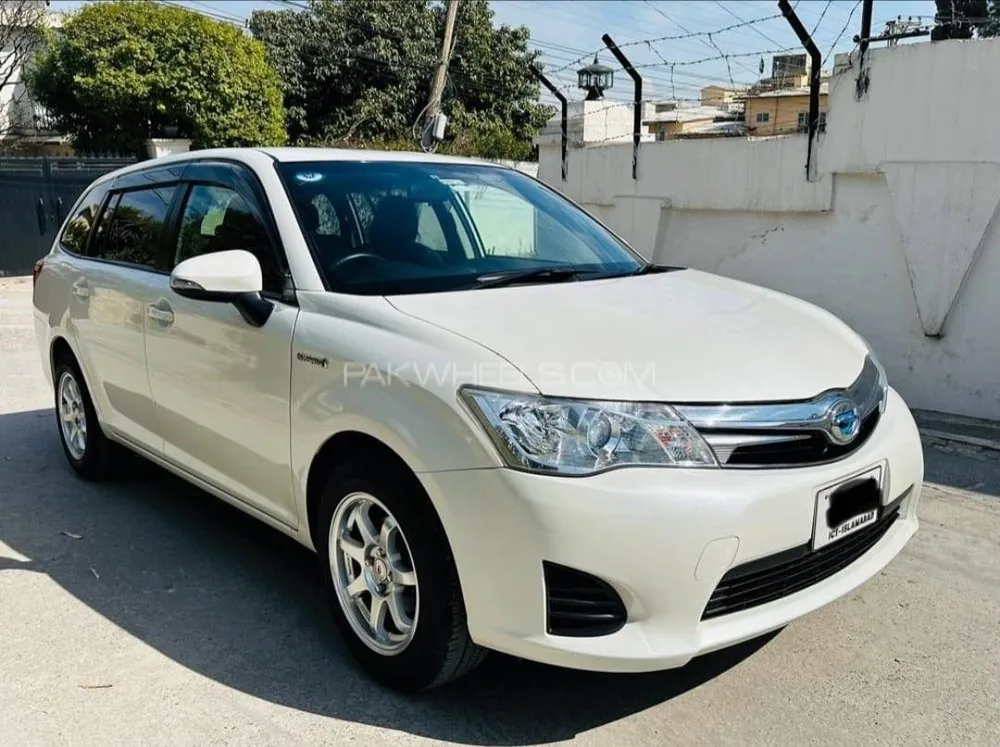 Toyota Corolla Fielder 2013 for Sale in Islamabad Image-1
