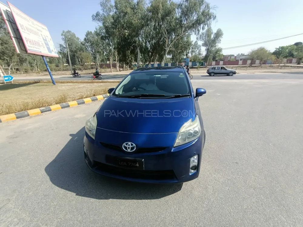 ٹویوٹا پریوس 2011 for Sale in بھکر Image-1