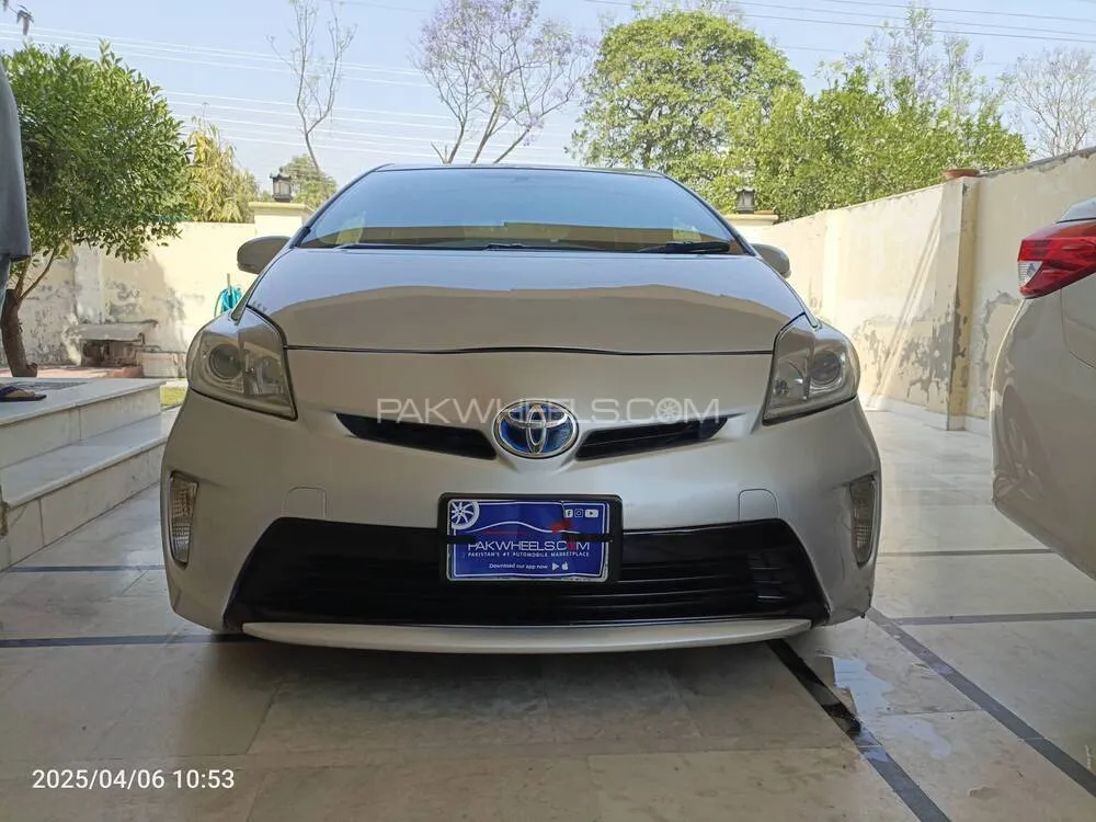 Toyota Prius 2013 for Sale in Lahore Image-1