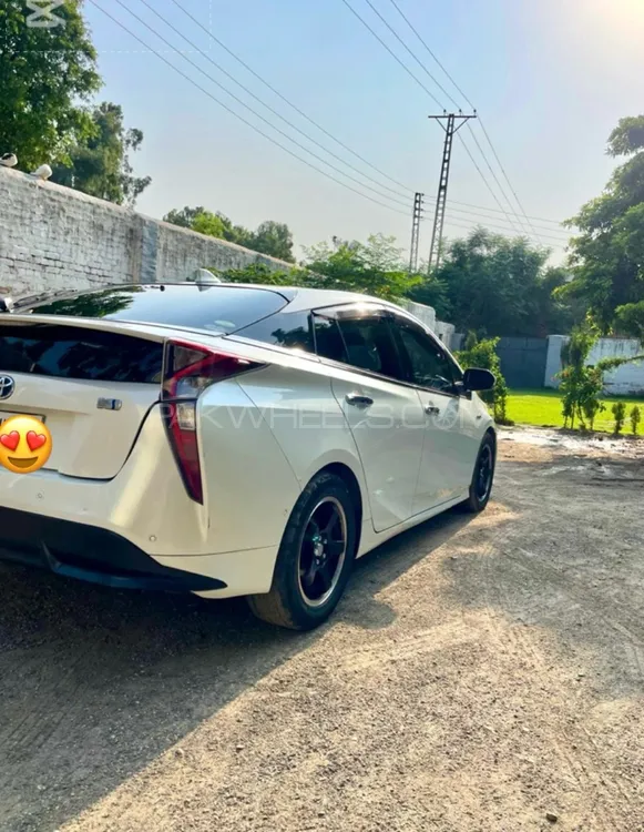 Toyota Prius 2016 for Sale in Peshawar Image-1