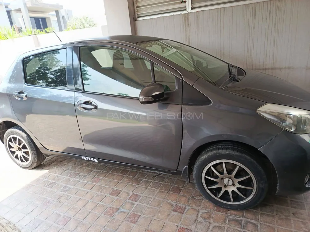 Toyota Vitz 2011 for Sale in Lahore Image-1