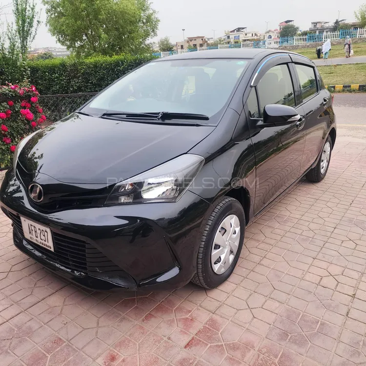 Toyota Vitz 2016 for Sale in Islamabad Image-1