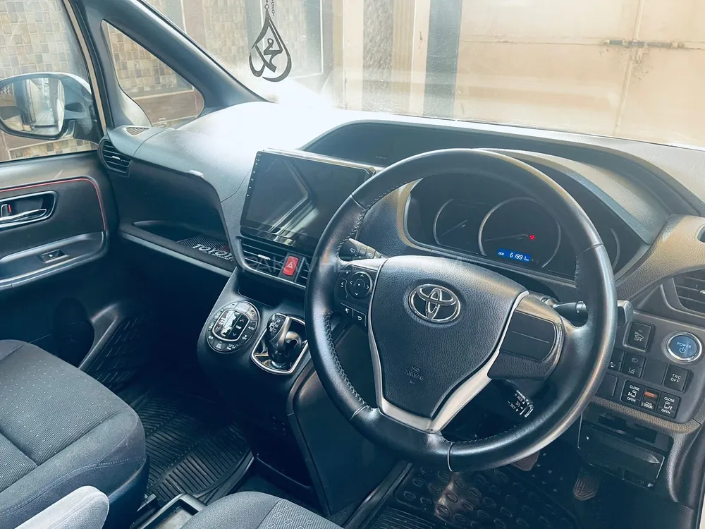 Toyota Voxy 2016 for Sale in Lahore Image-1