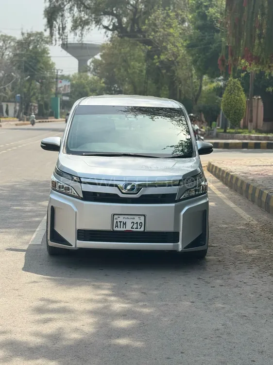 Toyota Voxy 2018 for Sale in Peshawar Image-1