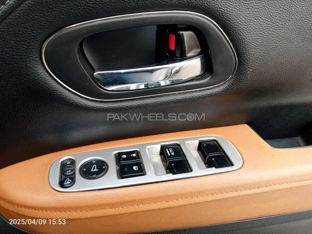 Honda Vezel 2016 for Sale in Islamabad Honda Vezel 2016 for Sale in Islamabad Image-12