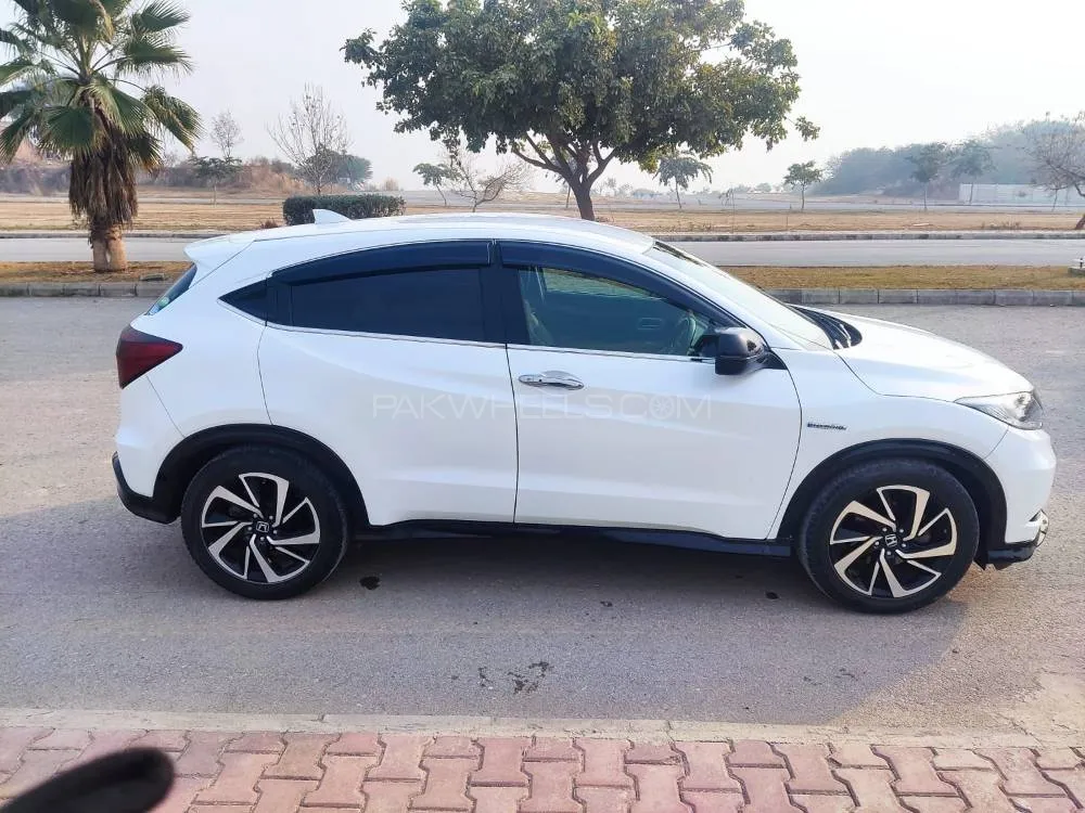 Honda Vezel 2016 for Sale in Islamabad Image-1