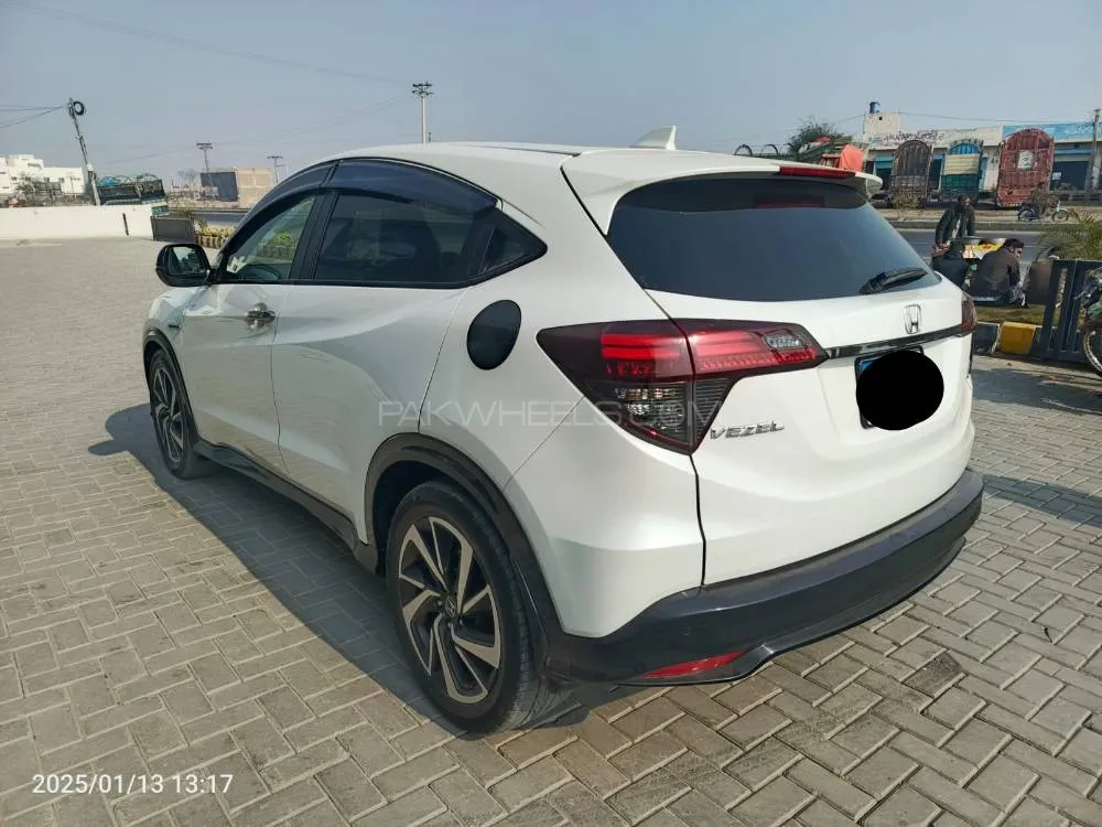 Honda Vezel 2018 for Sale in Islamabad Image-1
