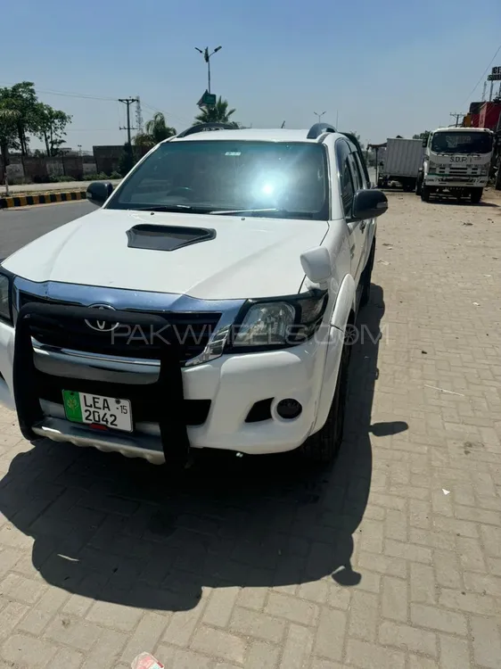 Toyota Hilux 2015 for Sale in Sialkot Image-1