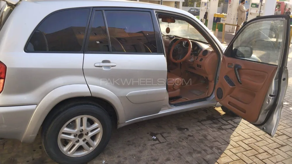 Toyota Rav4 2002 for Sale in Karachi Image-1