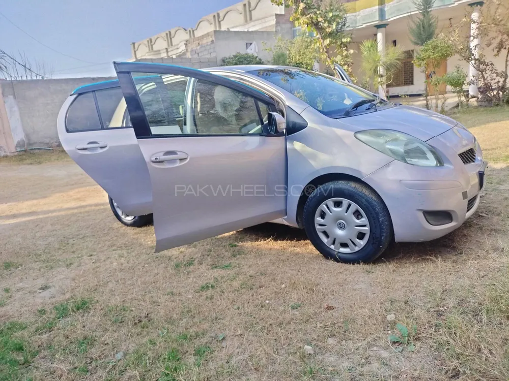 Toyota Vitz 2008 for Sale in Charsadda Image-1