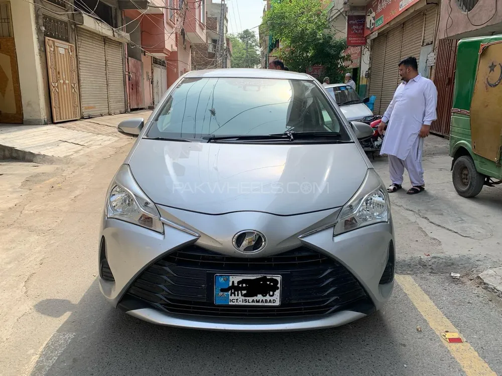 Toyota Vitz 2017 for Sale in Lahore Image-1
