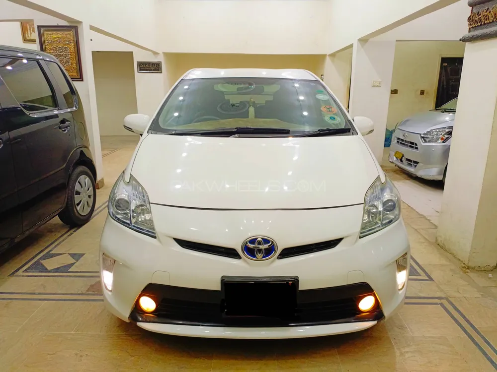 Toyota Prius 2011 for Sale in Karachi Image-1