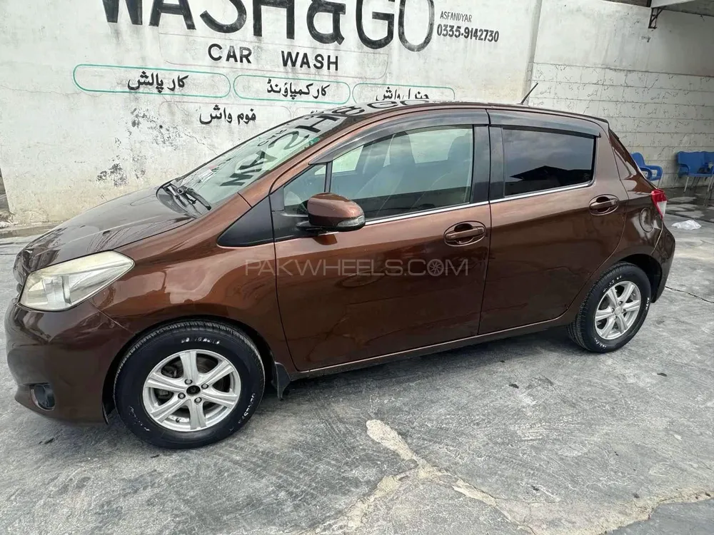 Toyota Vitz 2011 for Sale in Islamabad Image-1