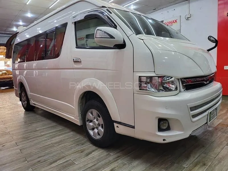 Toyota Hiace 2017 for Sale in Lahore Image-1