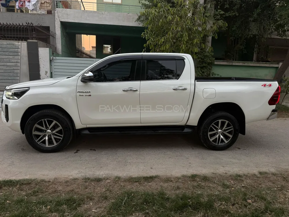 Toyota Hilux 2021 for Sale in Lahore Toyota Hilux 2021 for Sale in Lahore Image-7