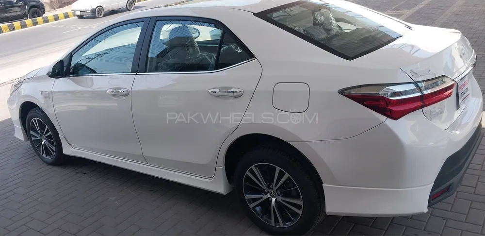 Toyota Corolla 2023 for Sale in Multan Toyota Corolla 2023 for Sale in Multan Image-8