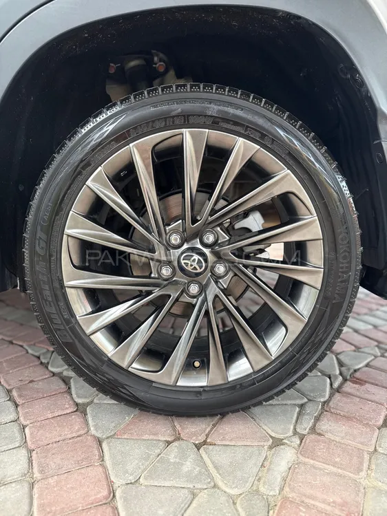 Toyota Corolla Cross 2024 for Sale in Lahore Toyota Corolla Cross 2024 for Sale in Lahore Image-8