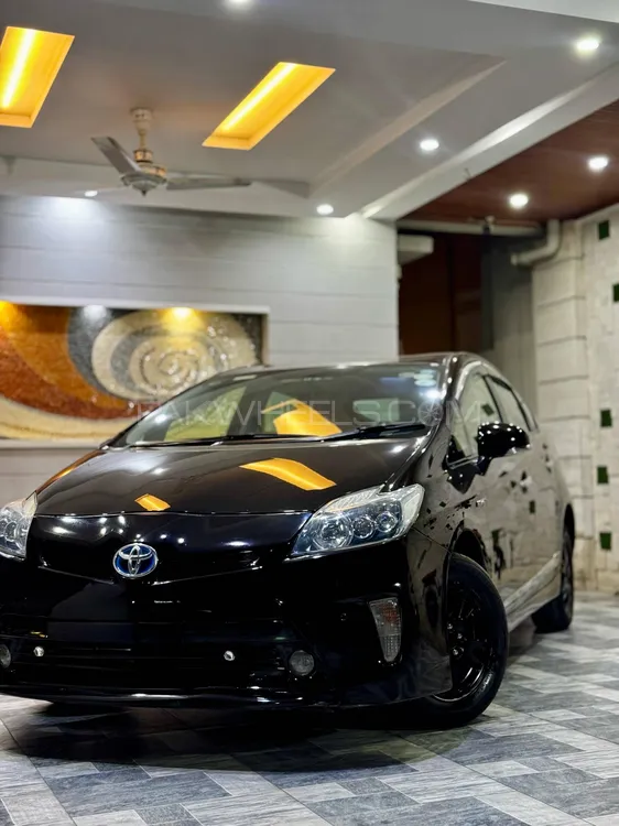 Toyota Prius 2013 for Sale in Lahore Image-1