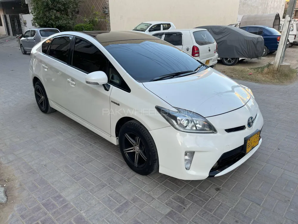 Toyota Prius 2012 for Sale in Karachi Image-1