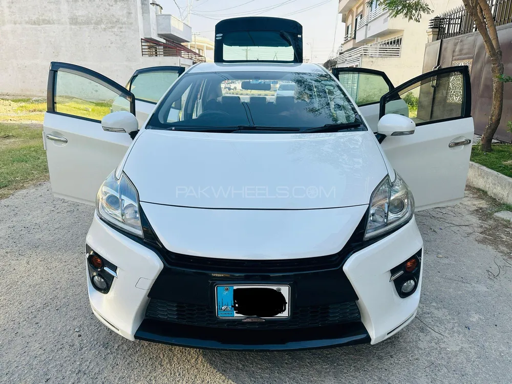 Toyota Prius 2015 for Sale in Wah cantt Image-1