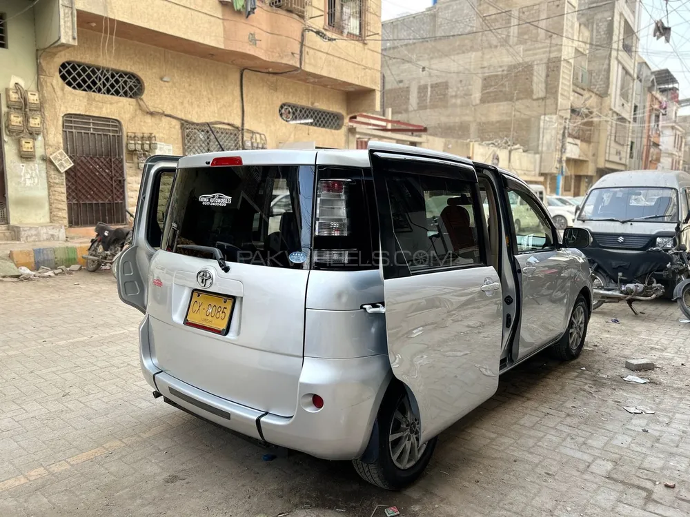 Toyota Sienta 2013 for Sale in Karachi Image-1