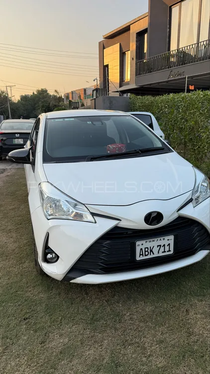 Toyota Vitz 2017 for Sale in Lahore Image-1