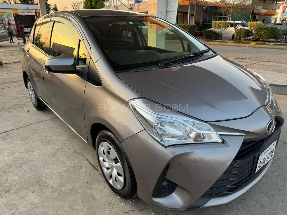 Toyota Vitz 2018 for Sale in Sialkot Image-1