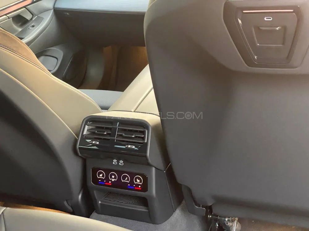 BMW i5 2023 for Sale in Lahore BMW i5 2023 for Sale in Lahore Image-11