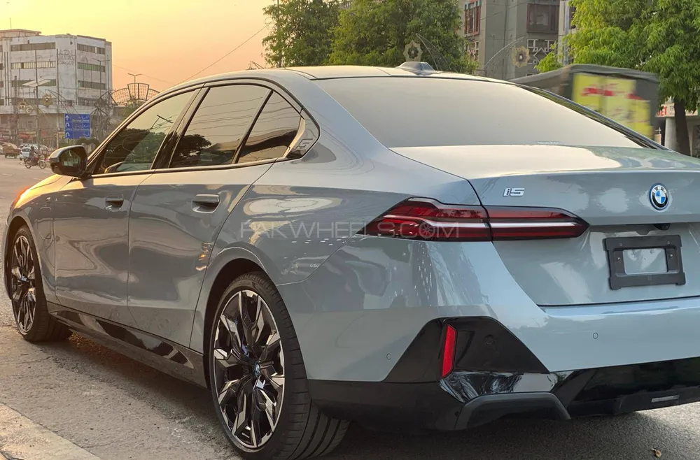 BMW i5 2023 for Sale in Lahore BMW i5 2023 for Sale in Lahore Image-17