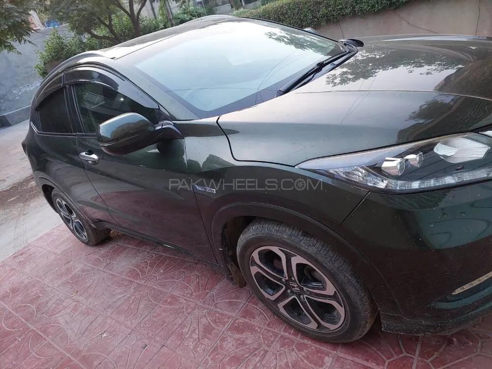 Honda Vezel 2015 for Sale in Sahiwal Image-1