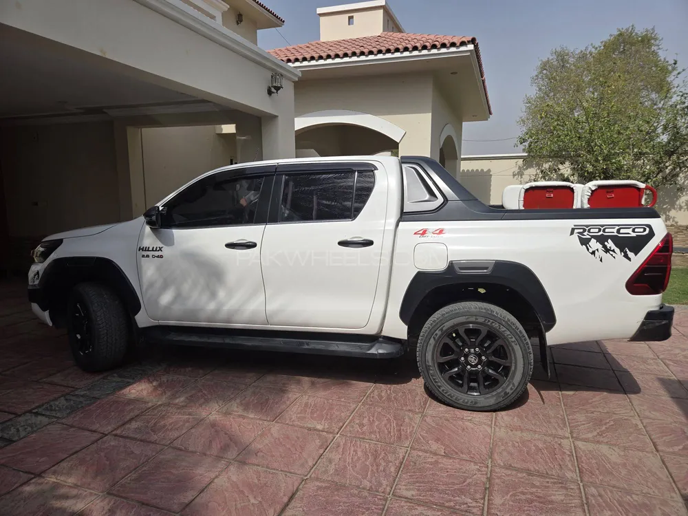 Toyota Hilux 2022 for Sale in Bahawalpur Toyota Hilux 2022 for Sale in Bahawalpur Image-11