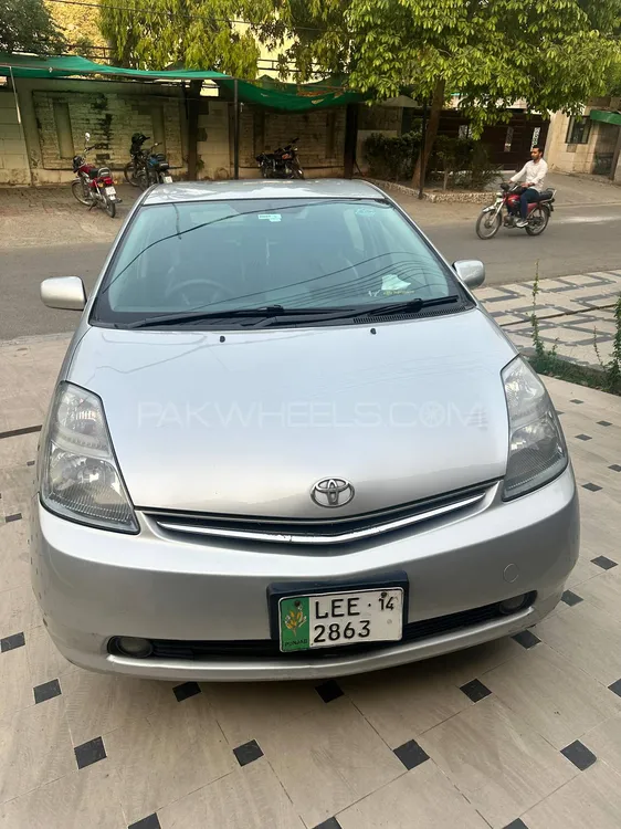 Toyota Prius 2010 for Sale in Lahore Image-1