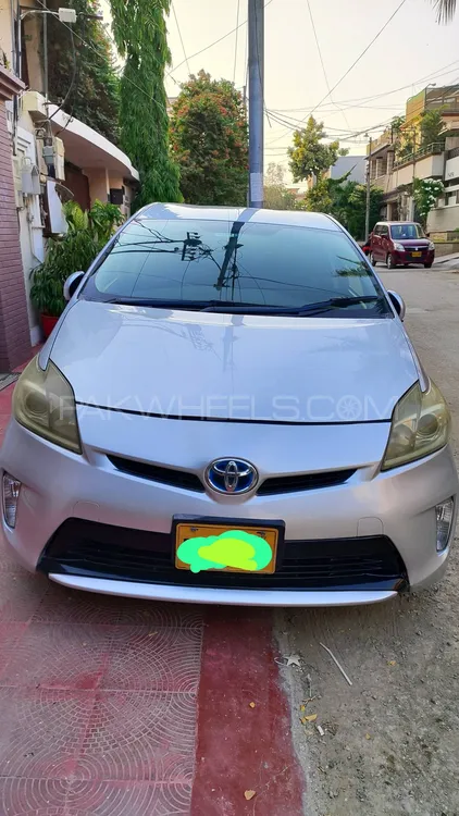 Toyota Prius 2013 for Sale in Karachi Image-1