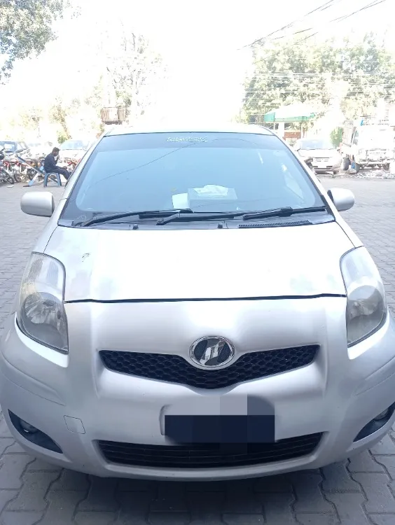 Toyota Vitz 2008 for Sale in Multan Image-1