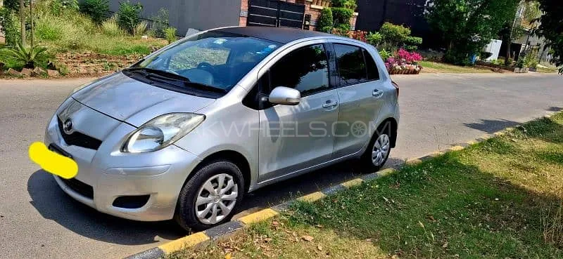 Toyota Vitz 2009 for Sale in Lahore Image-1
