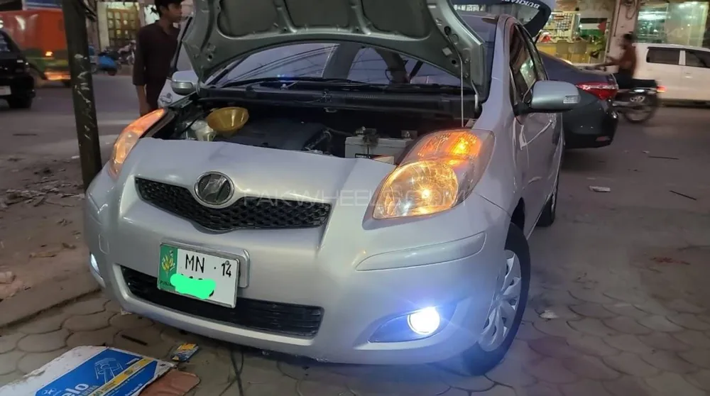 Toyota Vitz 2010 for Sale in Multan Image-1