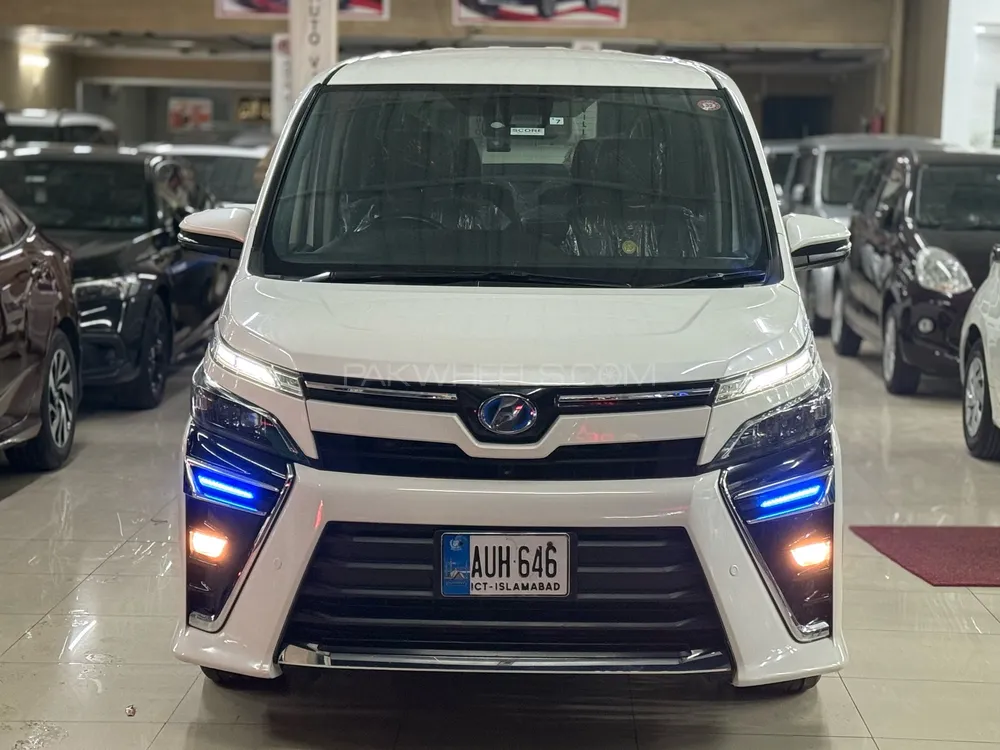 Toyota Voxy 2016 for Sale in Peshawar Image-1
