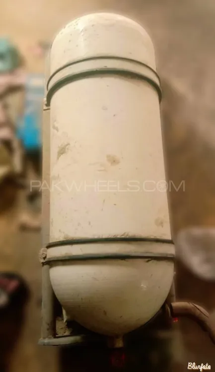 CNG Cylinder original Pak Suzuki company without kit Urgent Image-1