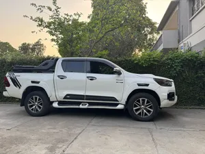 Toyota Hilux Revo V Automatic 3.0  2017 for Sale